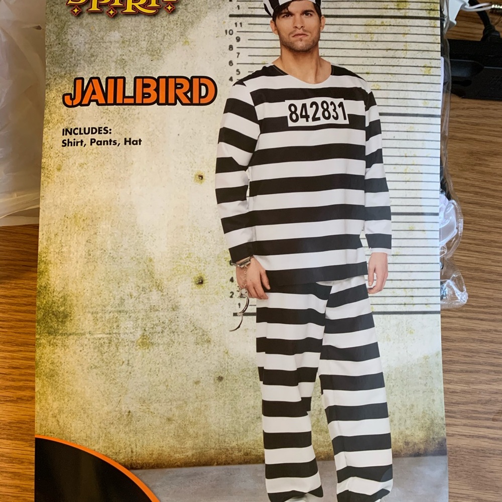 Jail costume